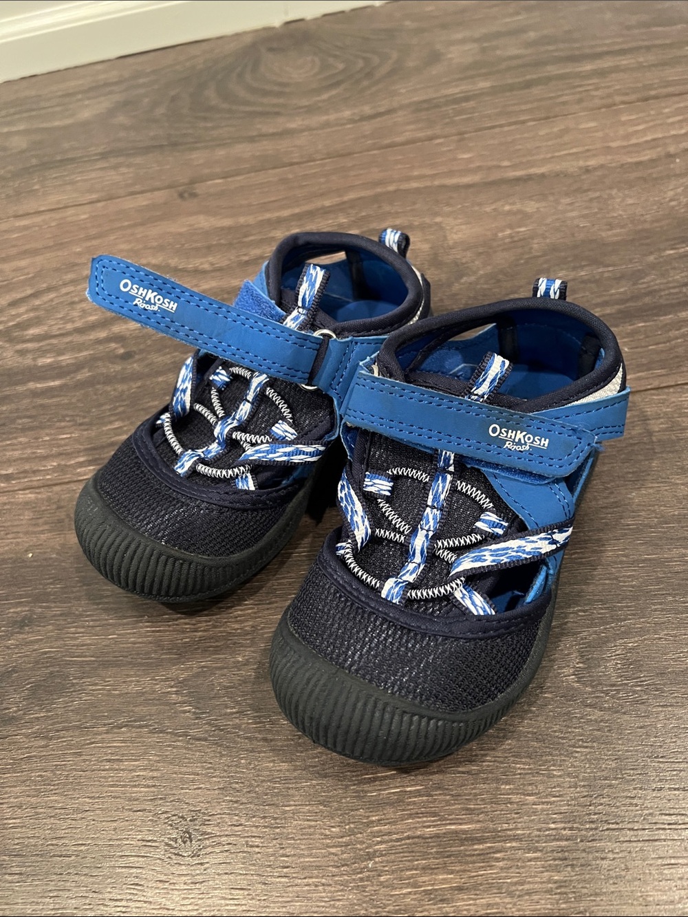 OshKosh B'gosh Navy and Royal Blue Kids Water Shoes